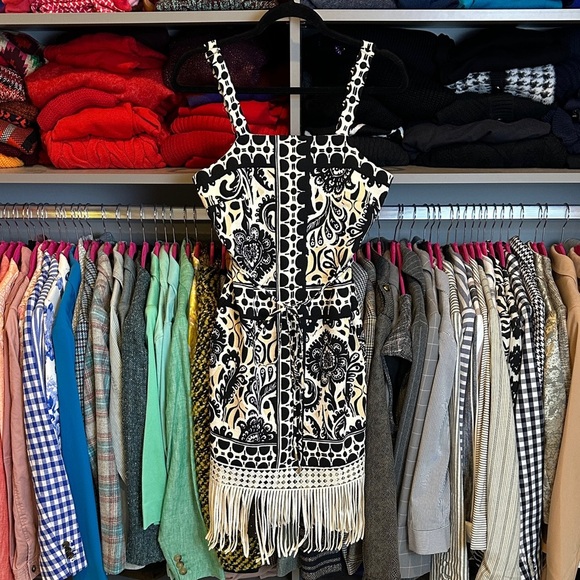 Tahari ASL Dresses & Skirts - Tahari black/white/cream print adjustable strap belted front hem dress size 2